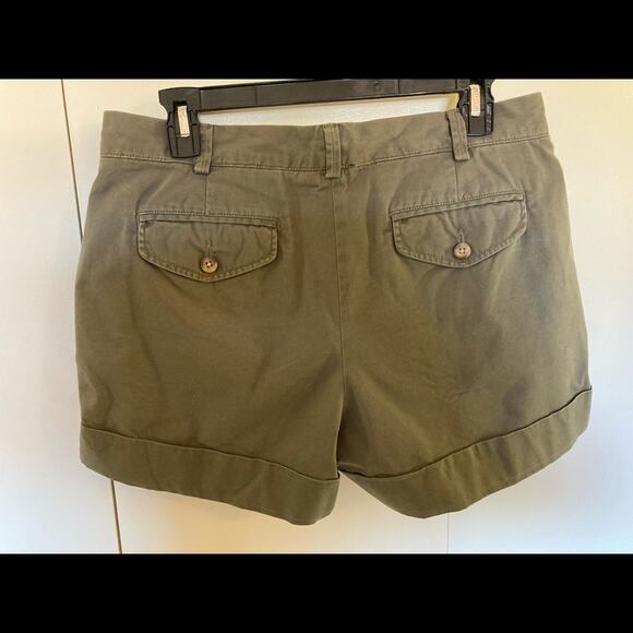 Lands End Canvas Shorts Khaki Size 6 Low Rise 4 inch Inseam Cuffed - Picture 4 of 10